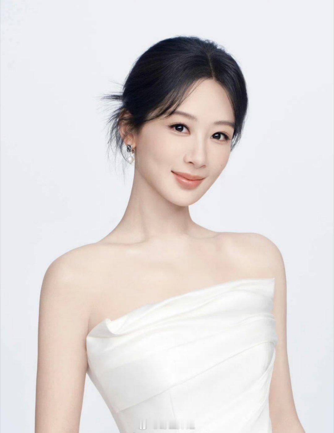 杨紫白玉兰新的公示照 ​​​