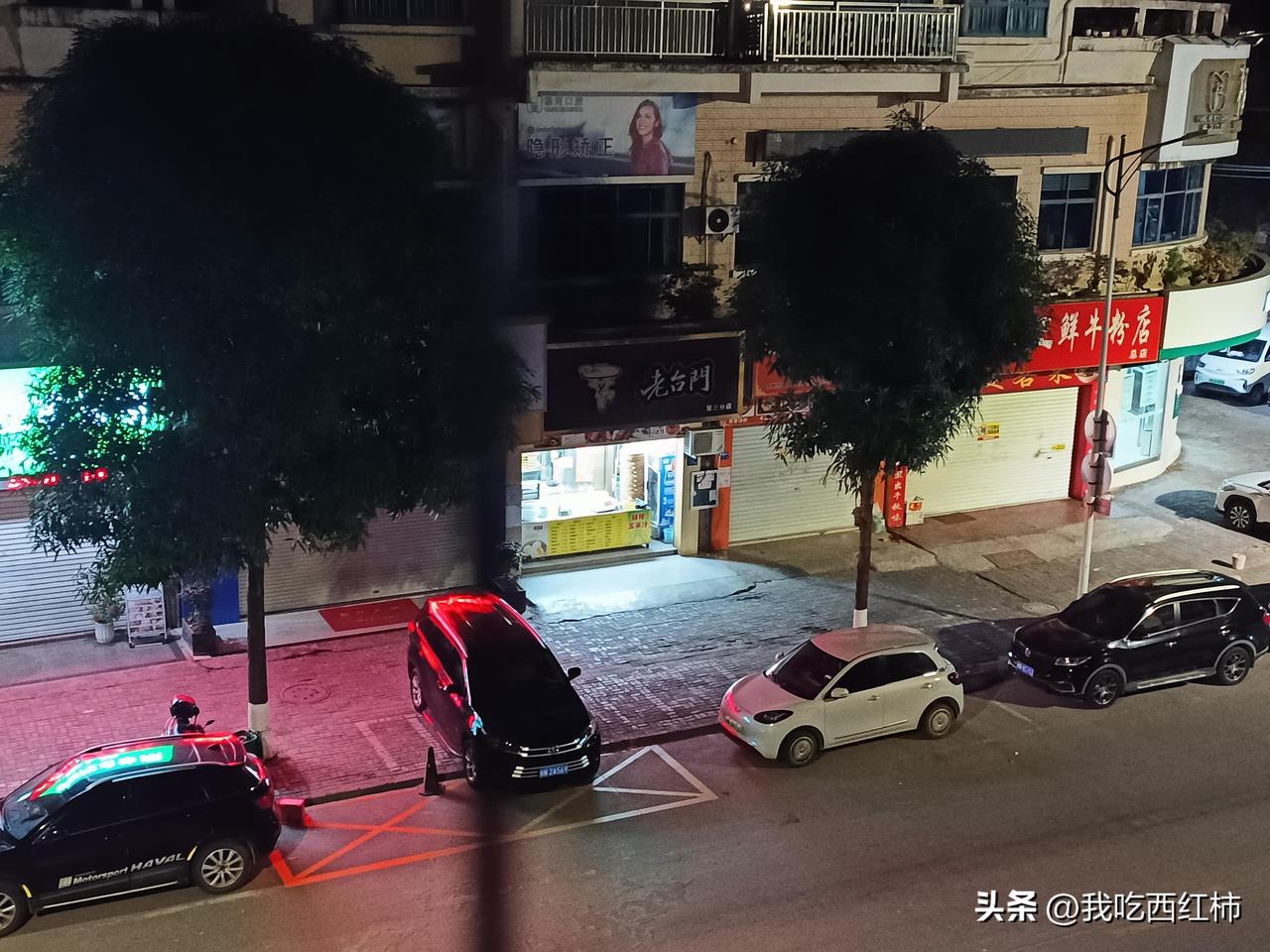 凌晨四点半，对面起来做包子了
起来喂奶，一看时间，四点半，习惯性地就走到了阳台看