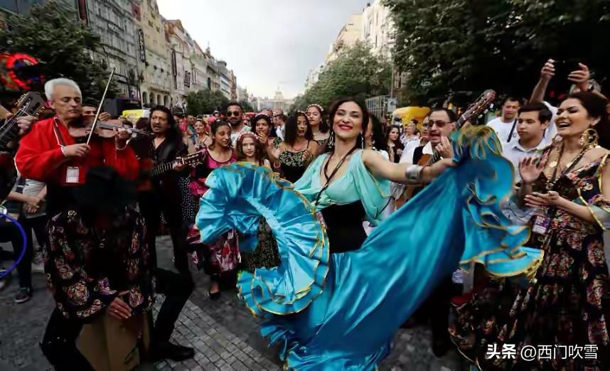 匈牙利建设与交通部长拉扎尔口无遮拦：将打扫厕所的工作交给“罗姆人”（即吉普赛人）