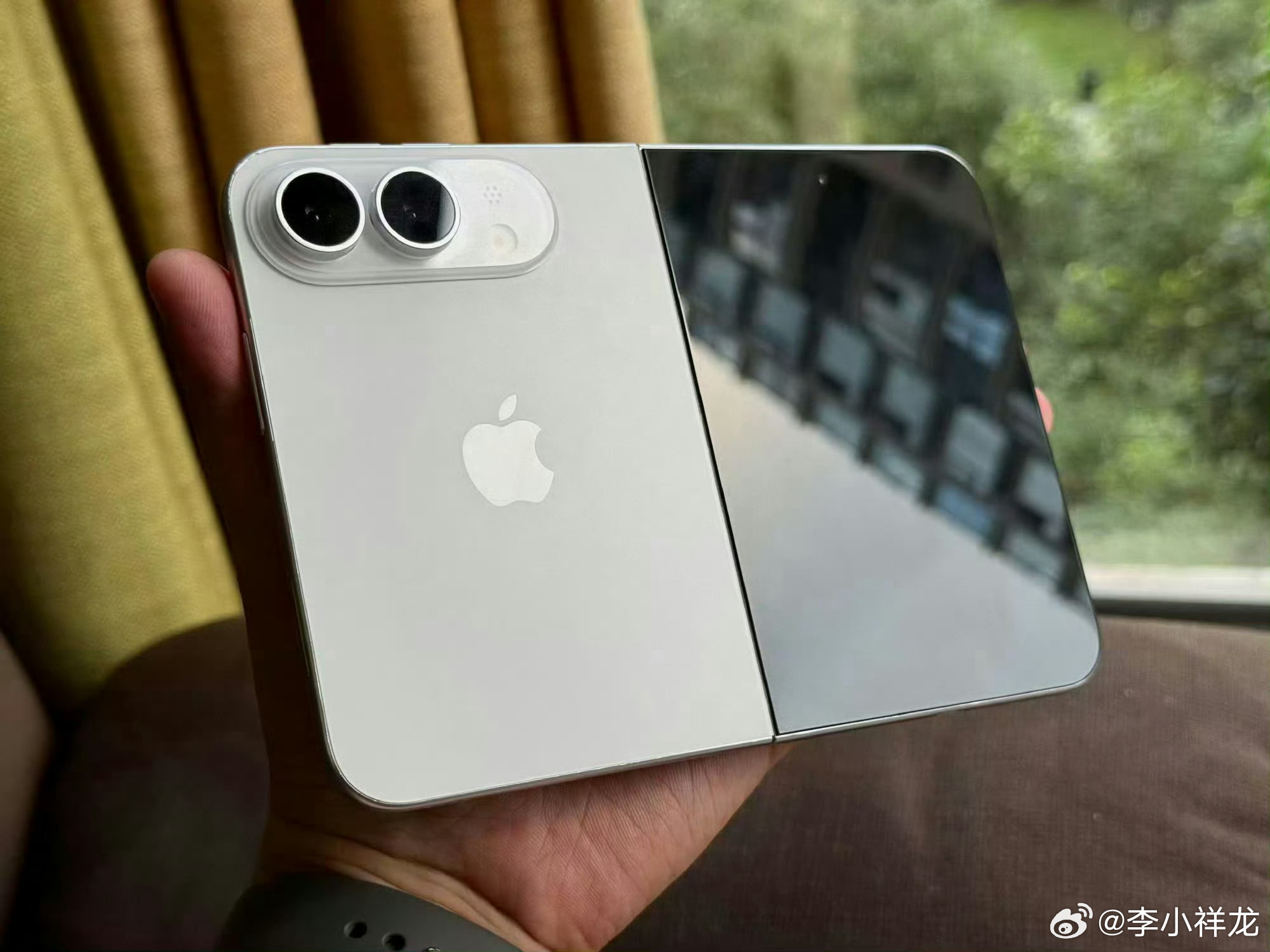 折叠iPhone三年路线图三年风雨三年晴，谁行谁用折叠屏。之前不用折叠屏是因为不
