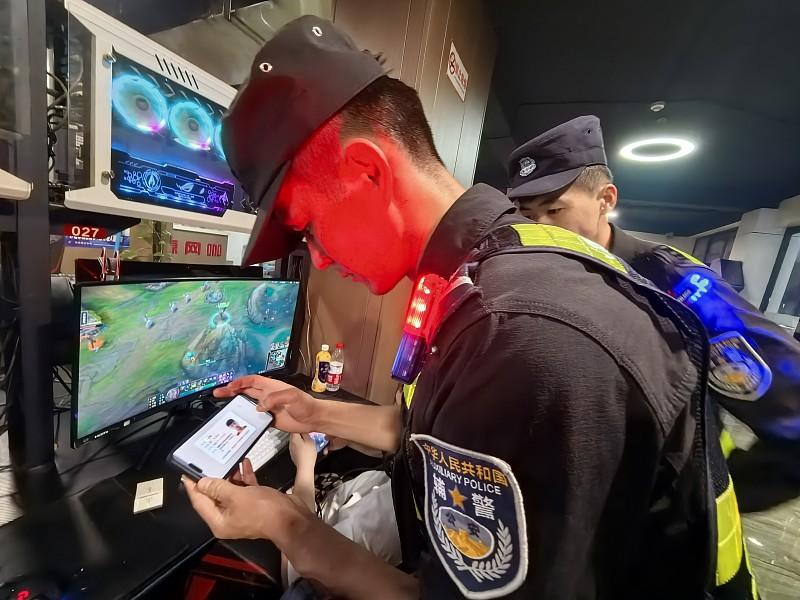 游戏账号卖了又“偷”回来，女子这波操作直接把自己送进去了
老话说得好：君子爱财，