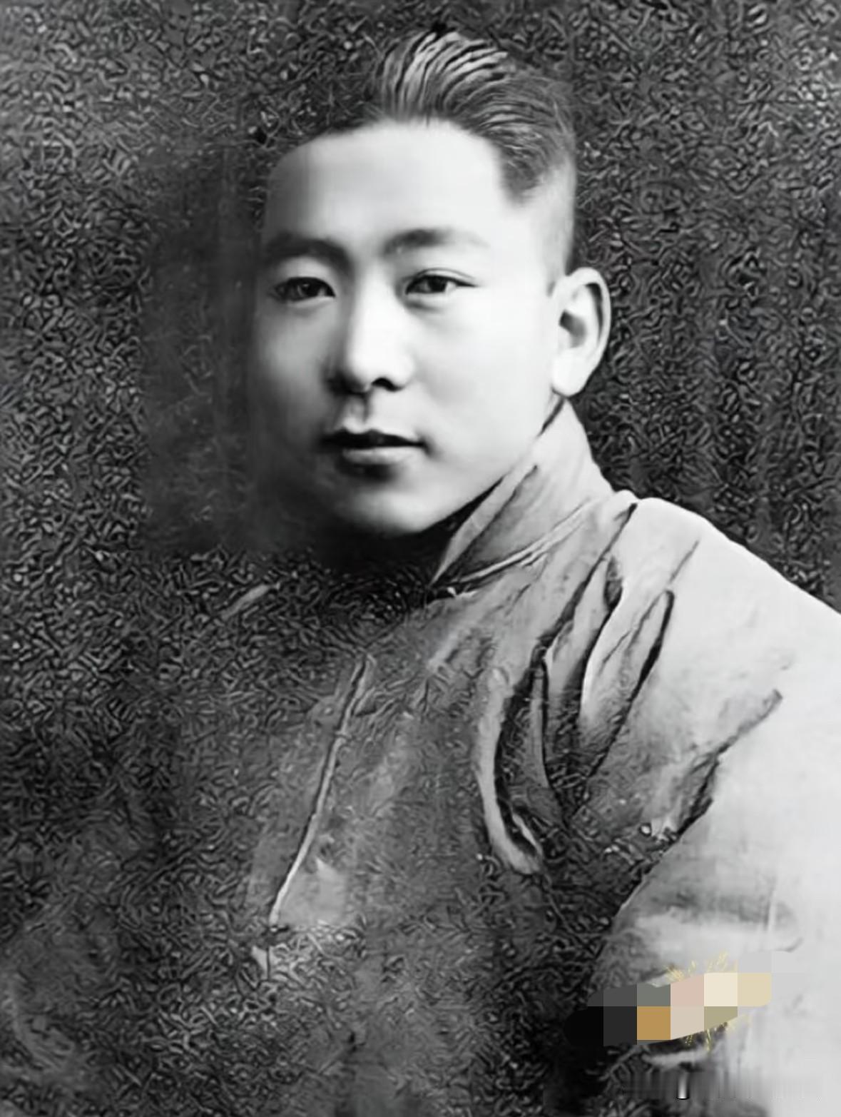 这张照片是陈独秀次子陈乔年。1927年，哥哥陈延年英勇牺牲后，陈乔年接过哥哥的工