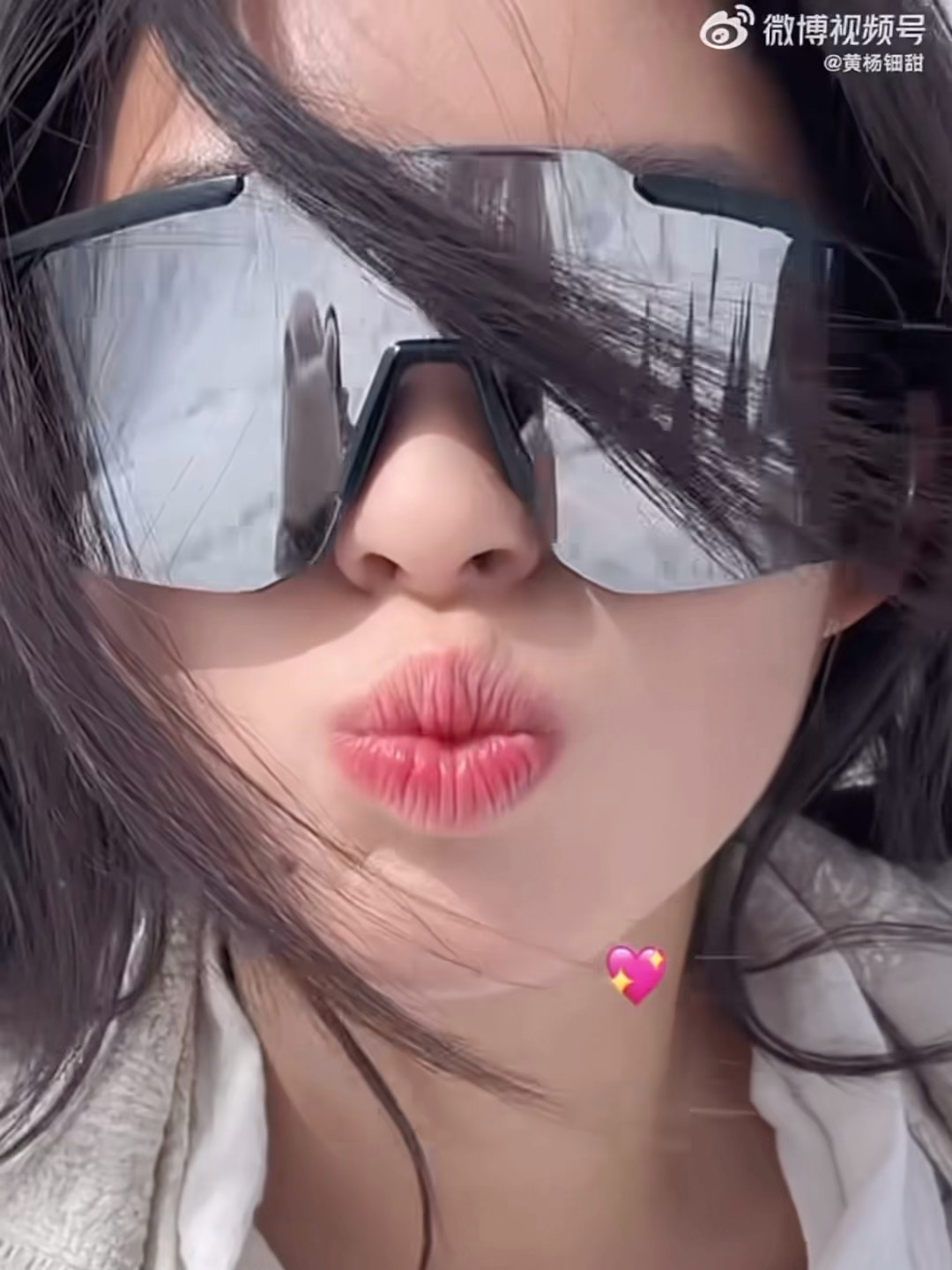 黄杨钿甜青海拍戏遇到土拨鼠这里有一只小猪猪 太可爱了