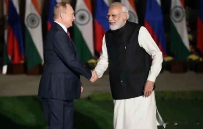 罕见！正在印度访问的俄罗斯总统普京谈及了中印关系！12月5日，根据外媒报道，俄罗