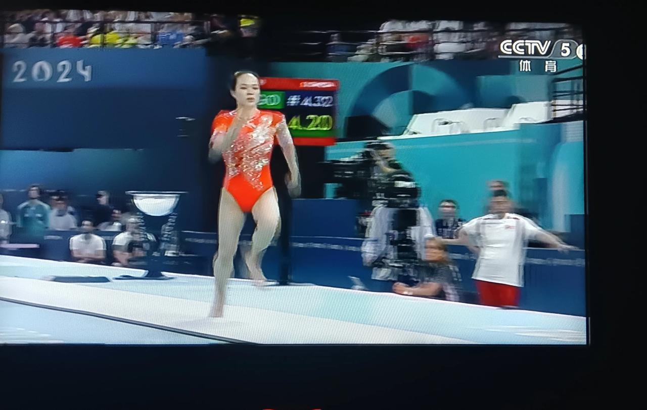 熬夜看完巴黎奥运会女子体操团体赛，中国队最终只获得第六名，心中五味杂陈感慨万千。