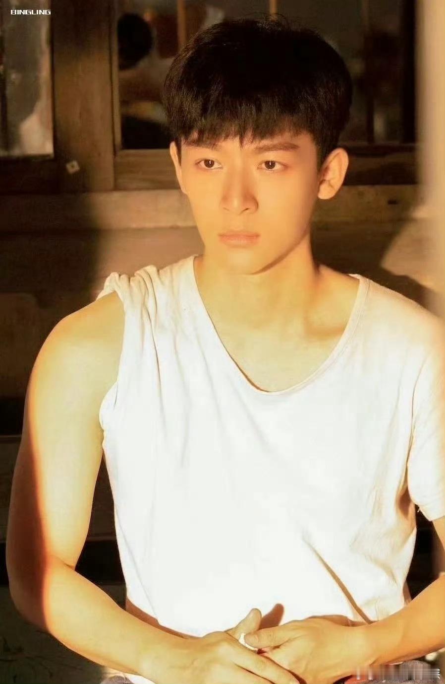 张晚意和年代文男主的适配度张晚意堪称年代文男主“适配达人”，外形、气质、演技全在