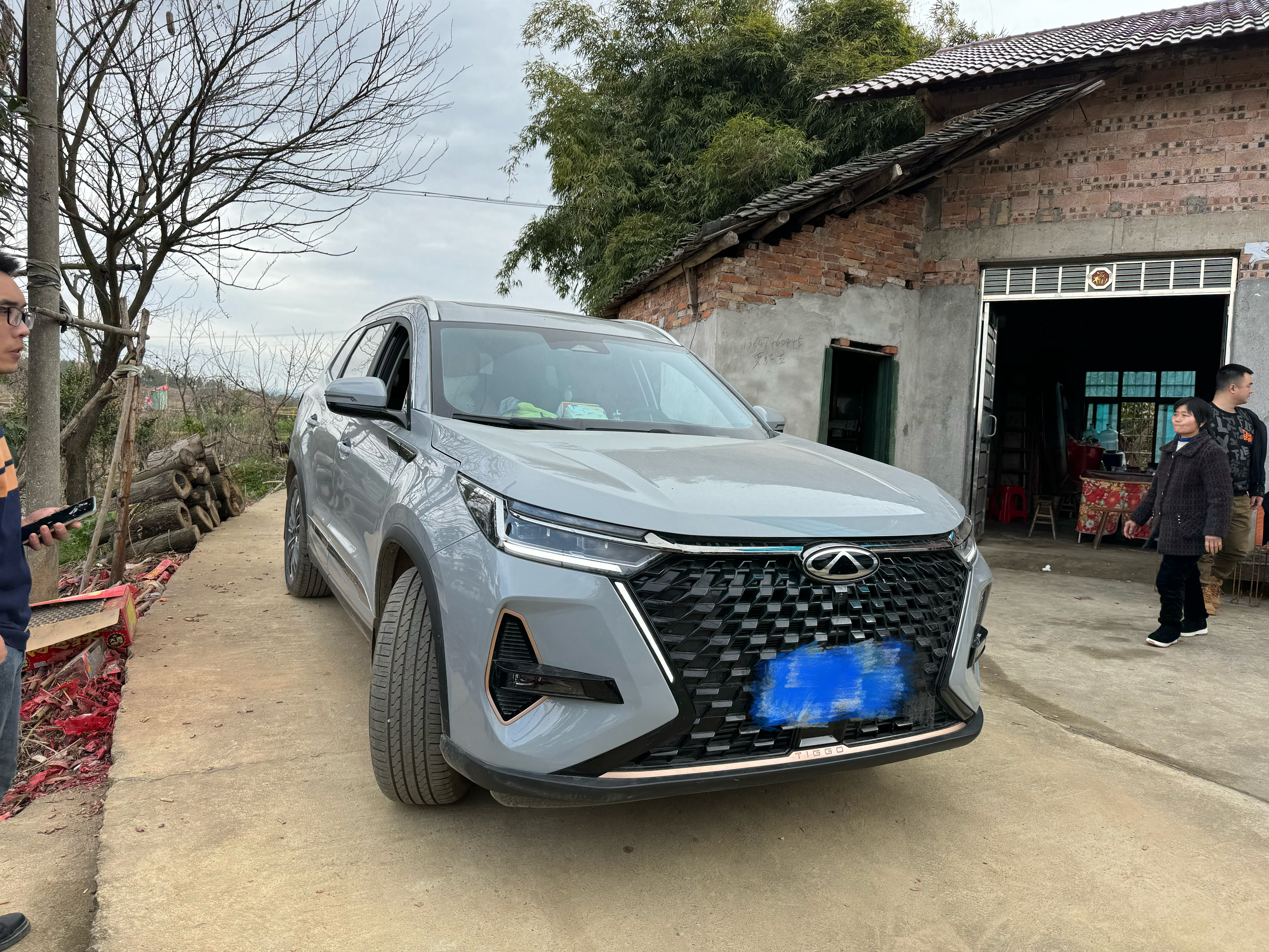 这两天走亲戚，自己做车的，就难免会关注别人开啥车。有三家都买的SUV，一家买的奇