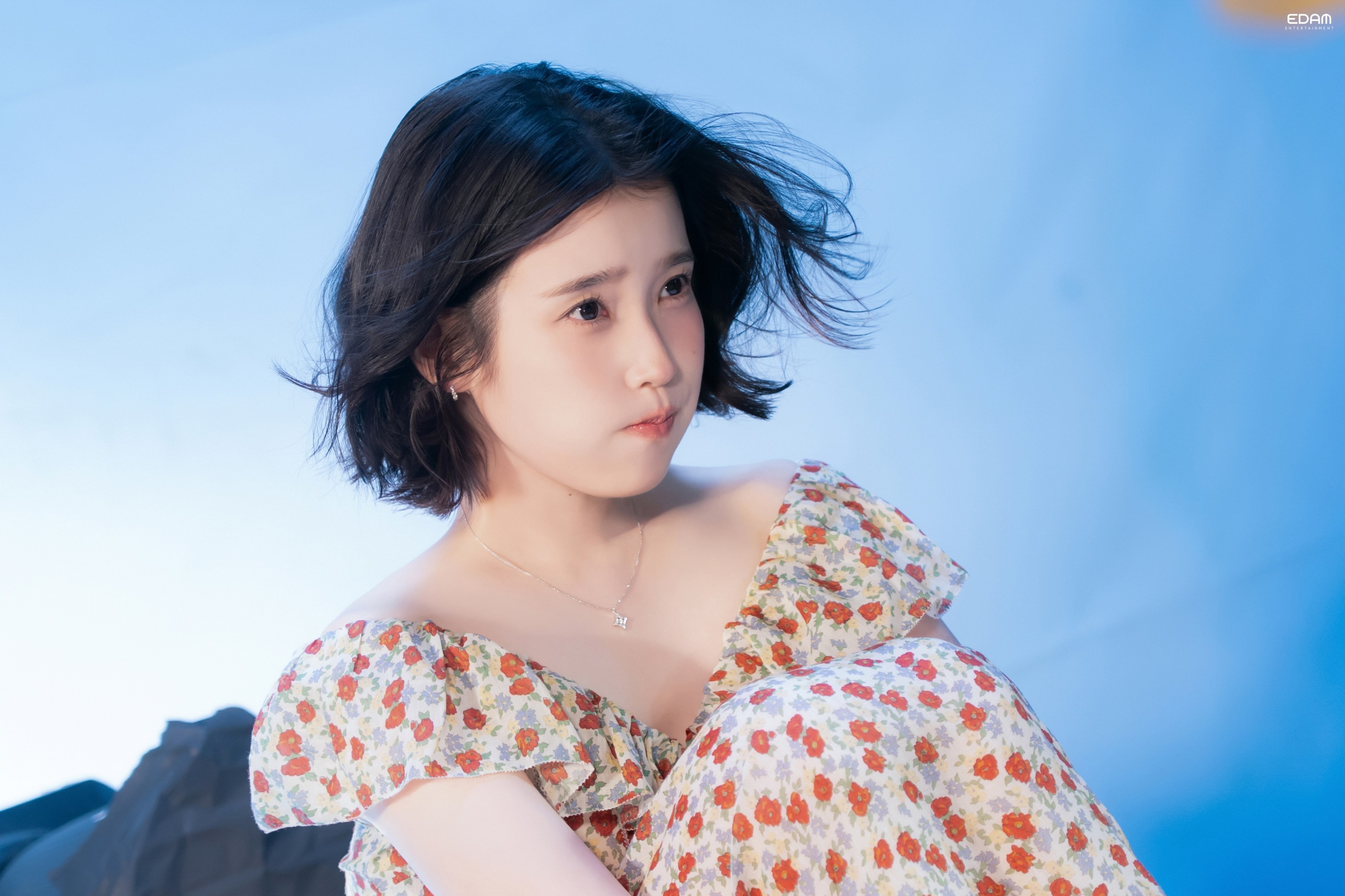 IU[超话]  漂亮小狗耳朵吹起来咯~💨 ​​​