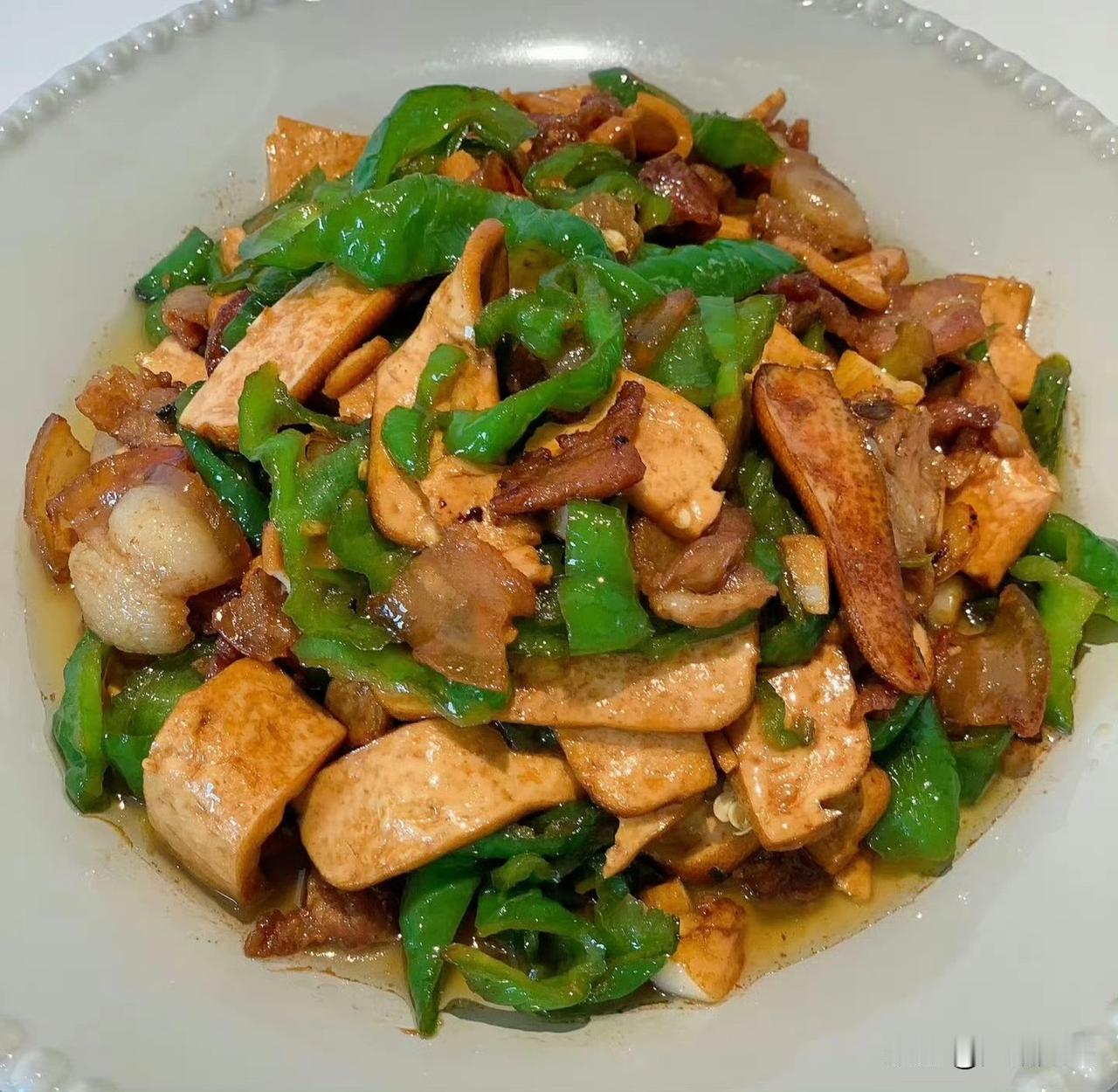 退休后,你们想回农村生活吗?退休后回老家生活很惬意。下雨刚准备做饭，侄媳妇打电话