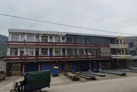 瑞安真的好多这种连排的房子～
温州 一楼的房子 地段决定价值 老城区改造 他们说