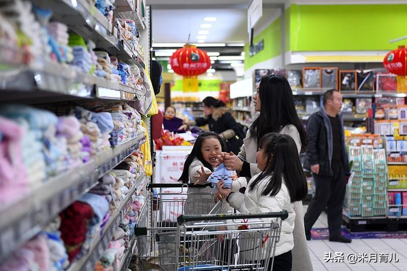 六个信号，你的女儿已经在走下坡路了，赶紧纠正过来
 
第一，越来越在意外表，攀比
