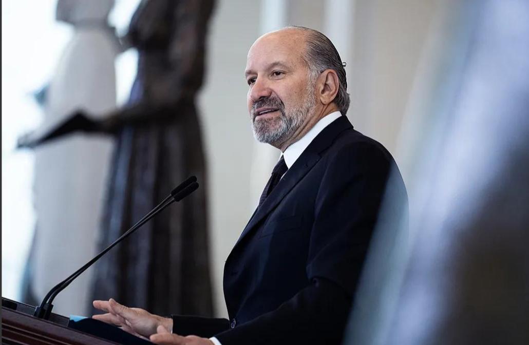 真吓我一跳！难怪美国急着要卖H20芯片呢，据报道，这种芯片价格在每片10万元人民