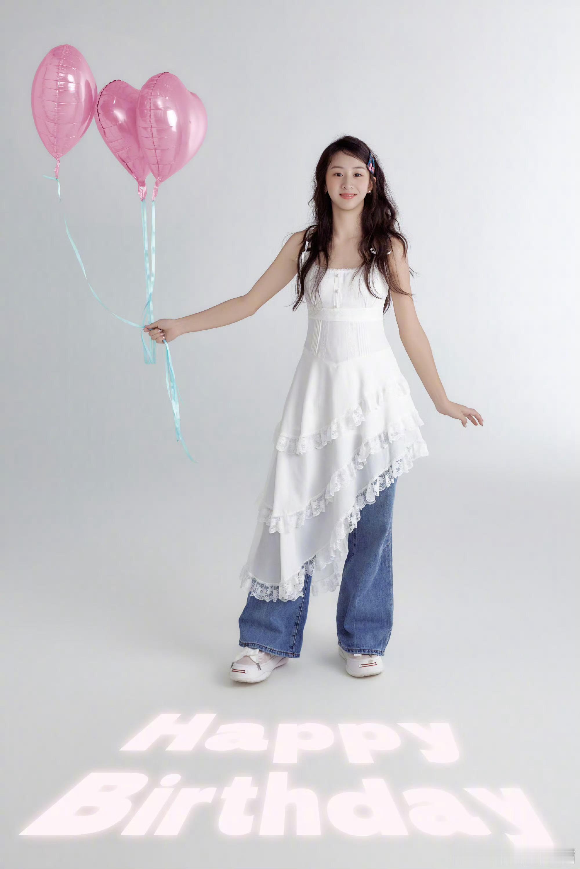 cindy18岁了叶一茜晒cindy18岁生日照，没想到cindy已经18岁了！