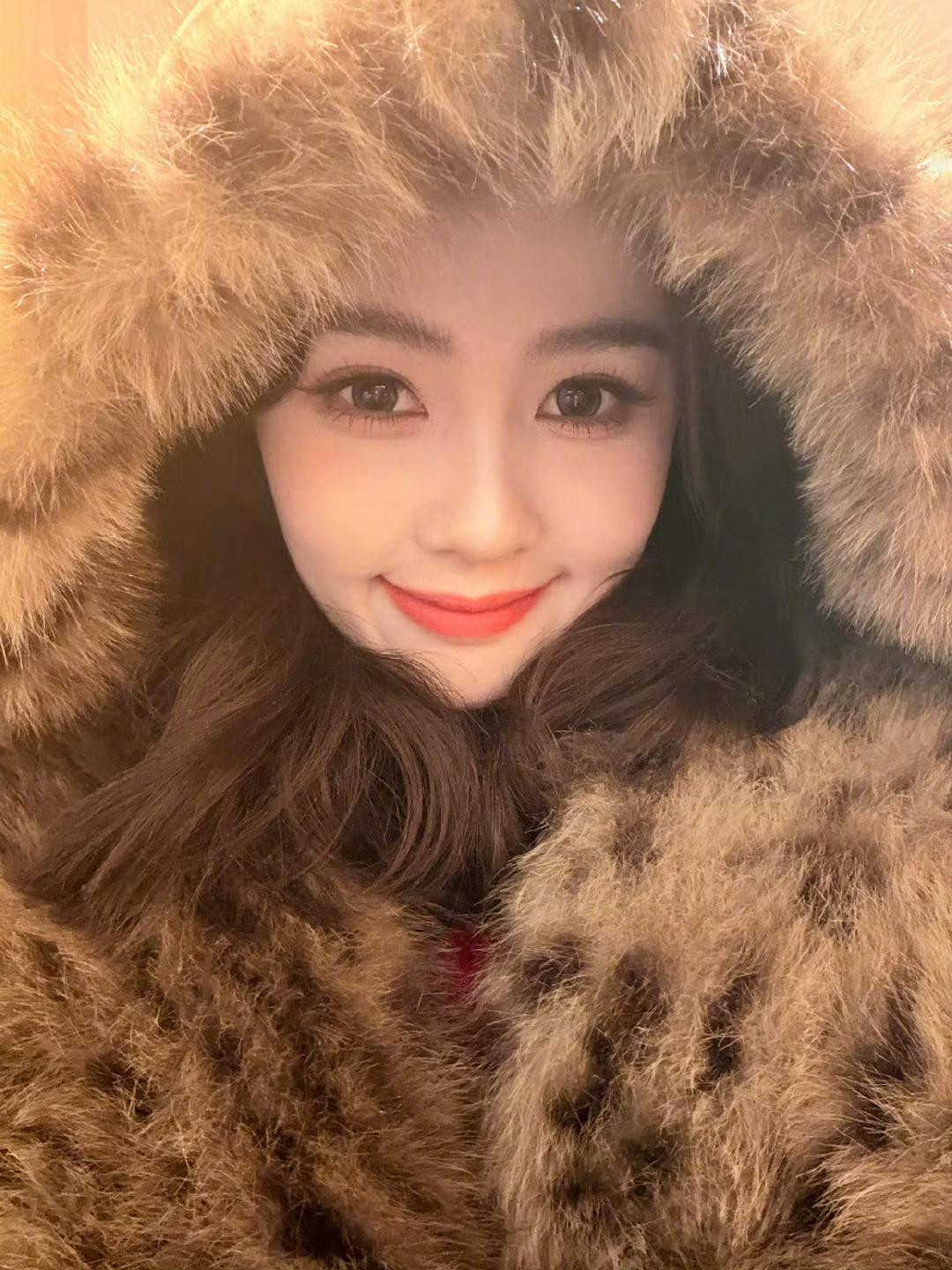 白鹿比八  说白鹿是剧宣界的“活人天花板”，真的毫不夸张！但凡她主演的剧，永远有