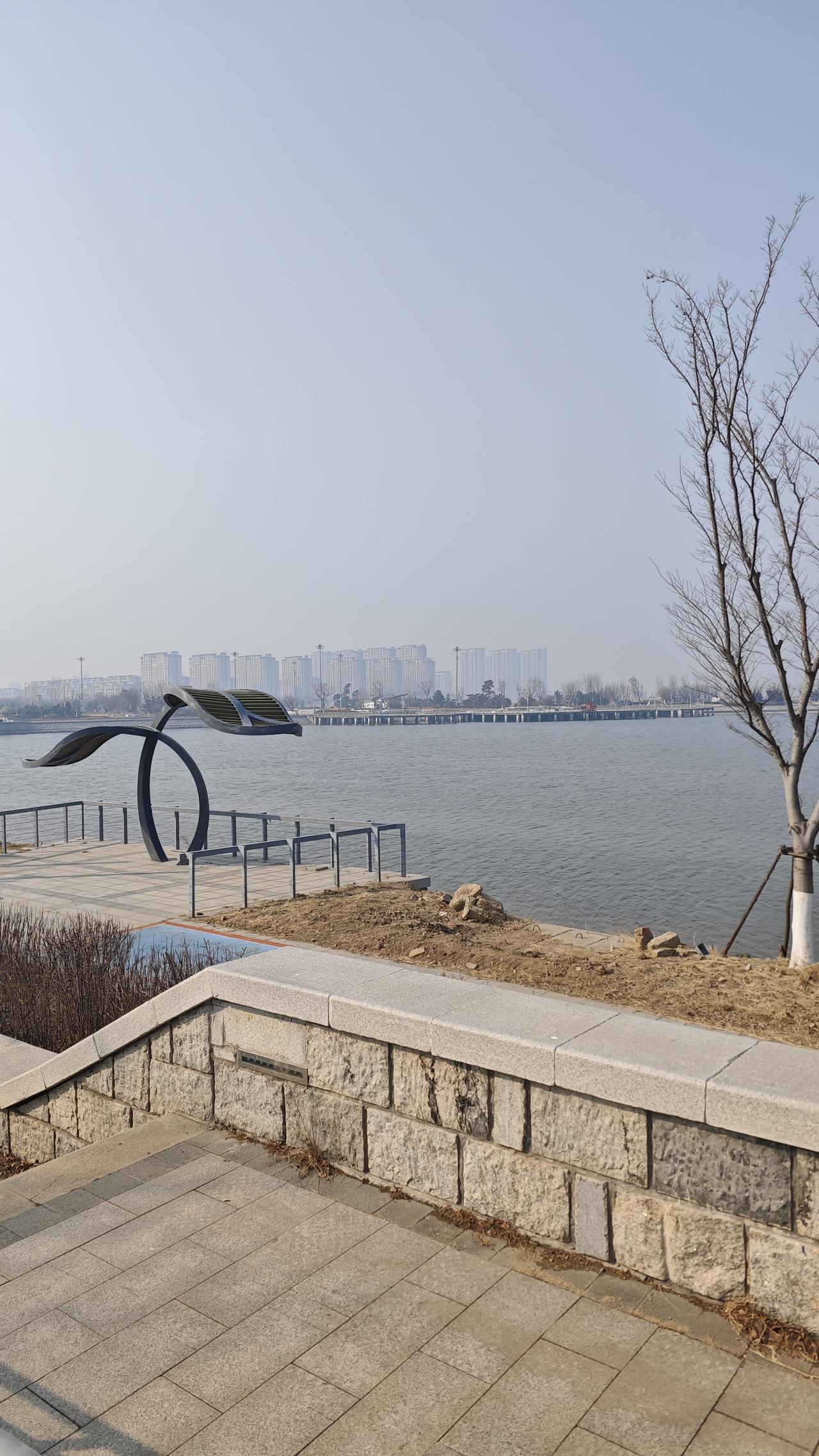 怎么样让自己保持快乐的心情

保持快乐的秘诀，其实就藏在日常的小事里。

早上醒