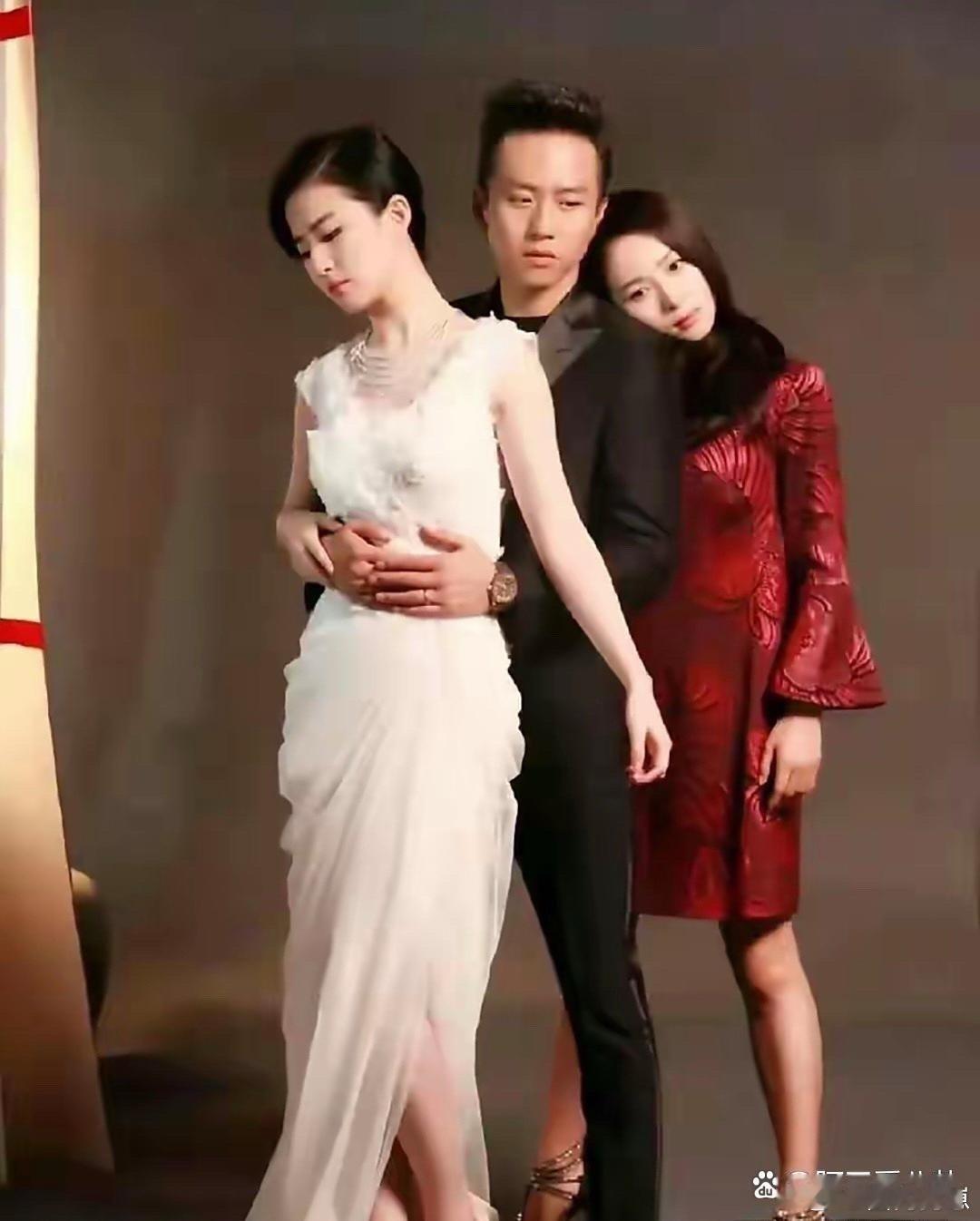 邓超！你拍这种照片也太大胆了，就不怕被孙俪看到吗？坐等看你回家怎么交代！ 