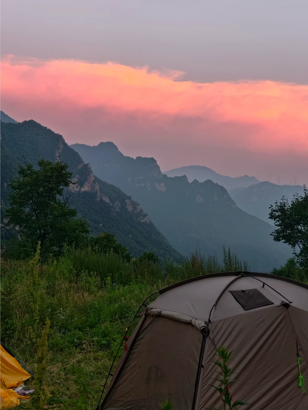 小五台辉川露营🏕️三面环山的半山营地