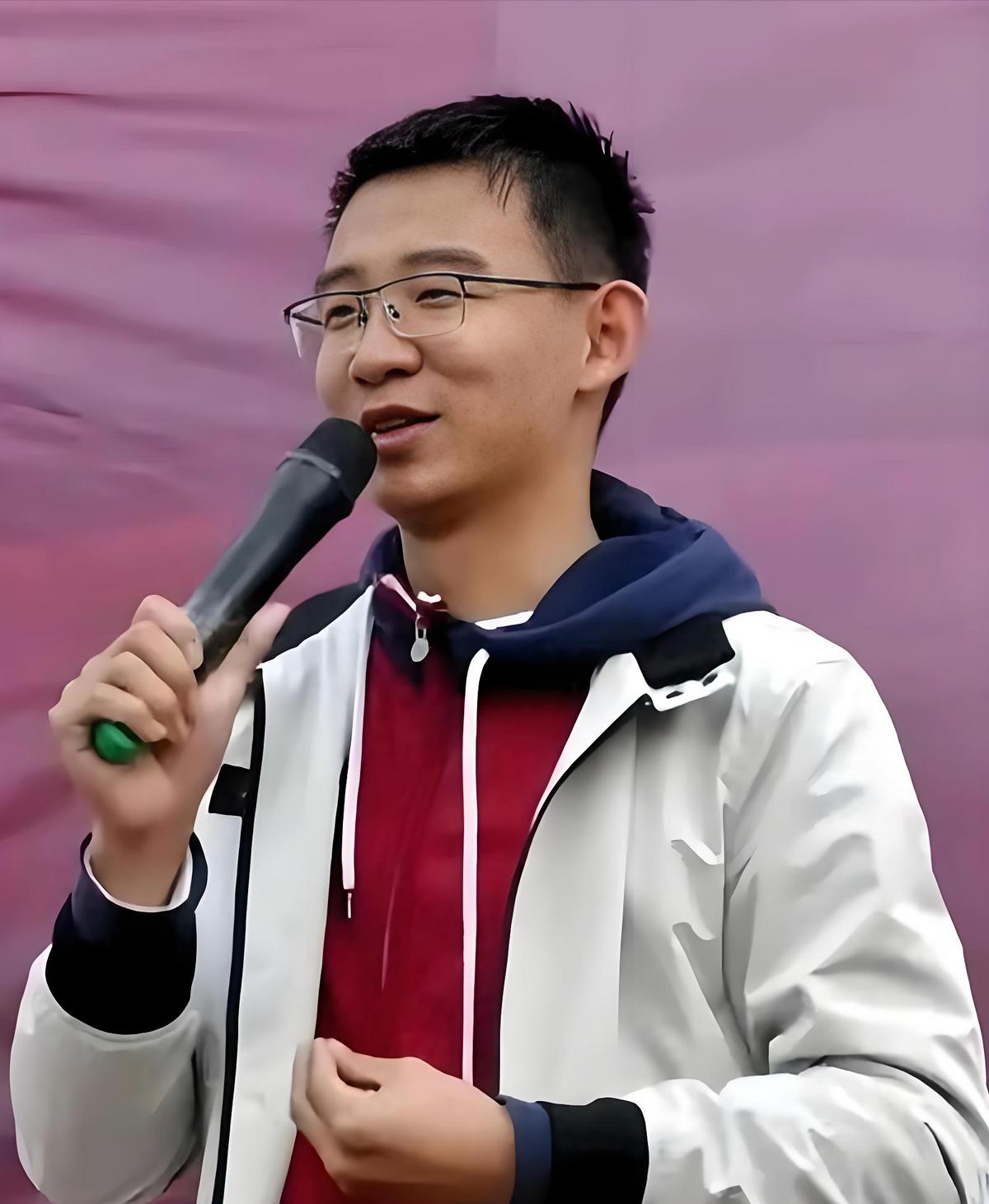 “你连游戏的瘾都控制不了，还怎么控制你的人生？打游戏是最没出息的表现，你用打游戏