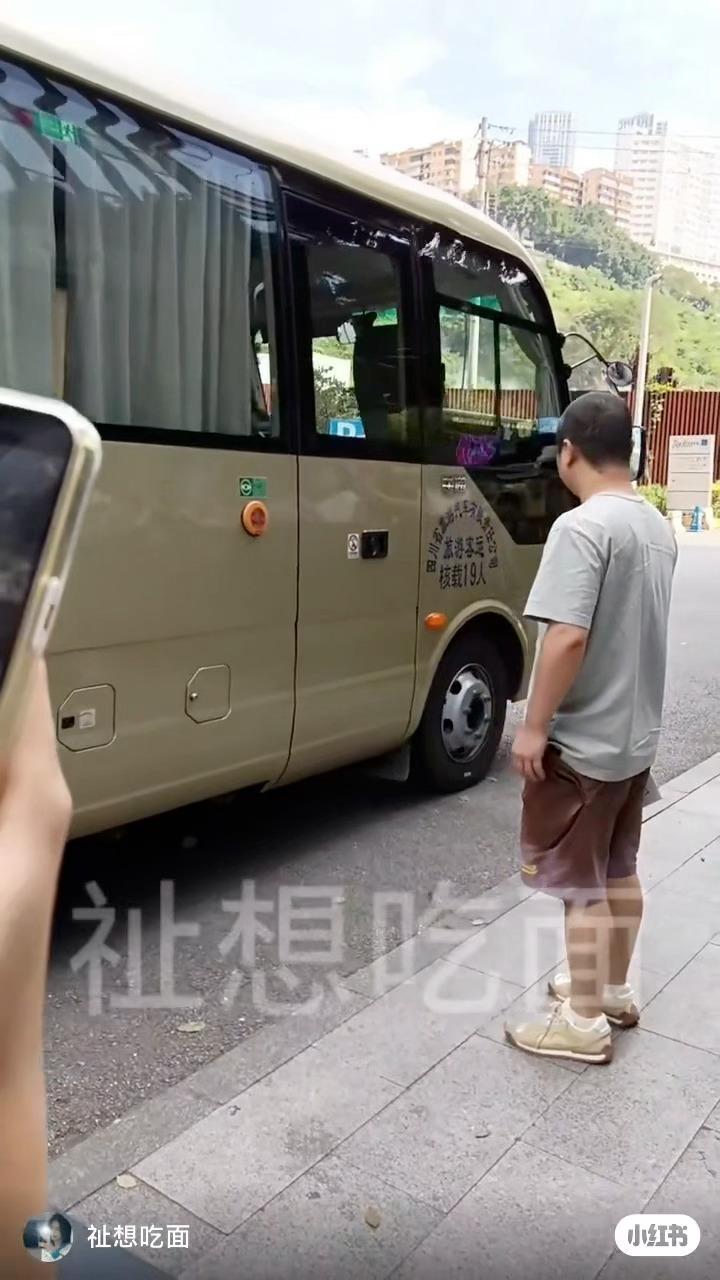 小呜呜再长高点就比土豆高了 