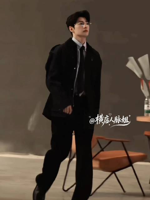 杨洋拽领子那一下杨洋金丝框许星纯杨洋拽领子那一下 杨洋金丝框许星纯咱就说杨洋这张