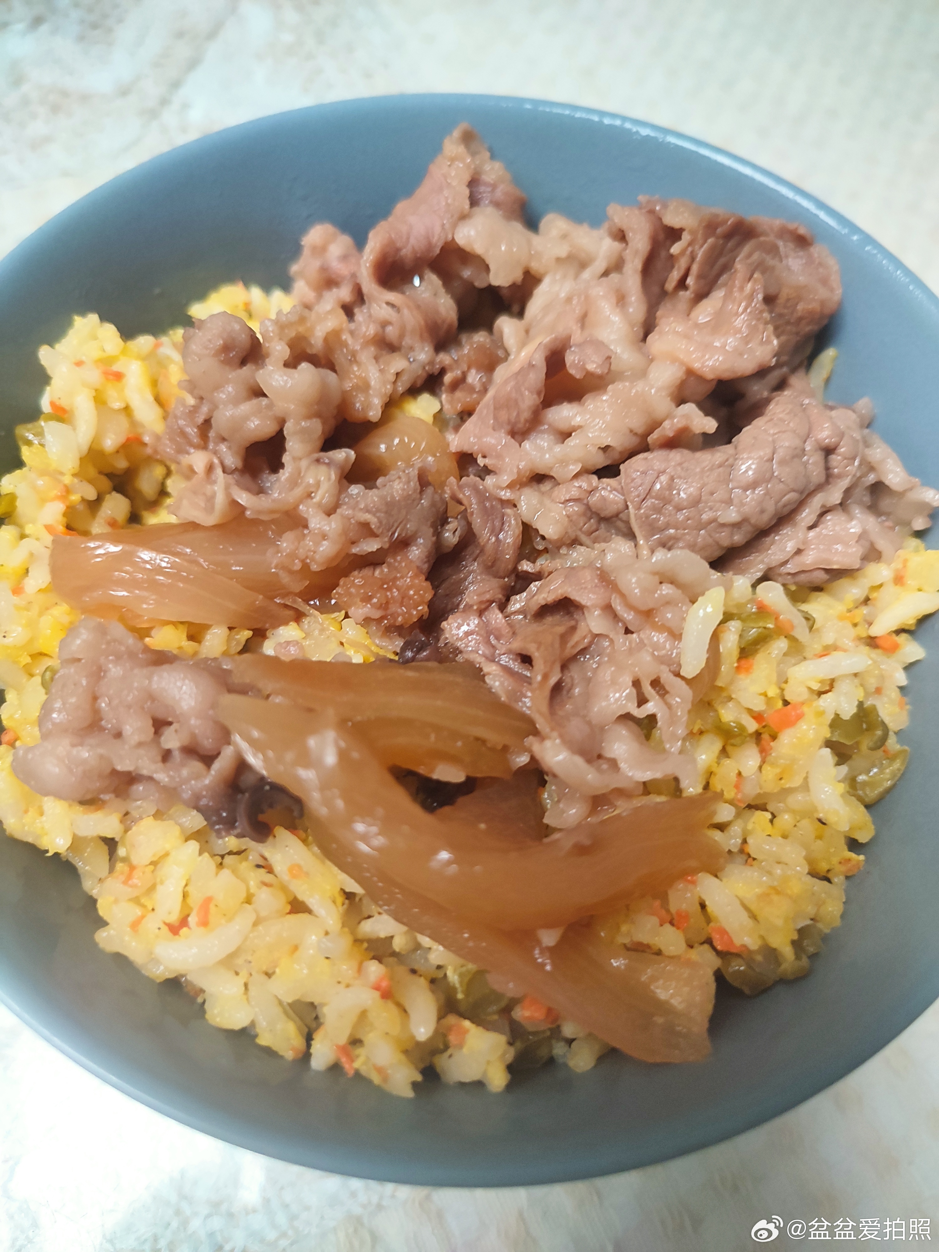 没有想到盒马居然有卖松屋的料理包？！天哪，以前每次去霓虹，必吃他们家的牛肉饭，真