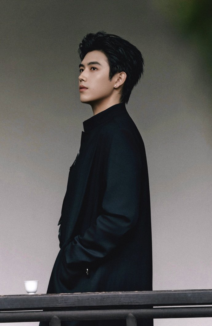 陈飞宇电影首映状态跟着陈飞宇在苏州学非遗  陈飞宇电影首映状态，黑色新中式挡不住