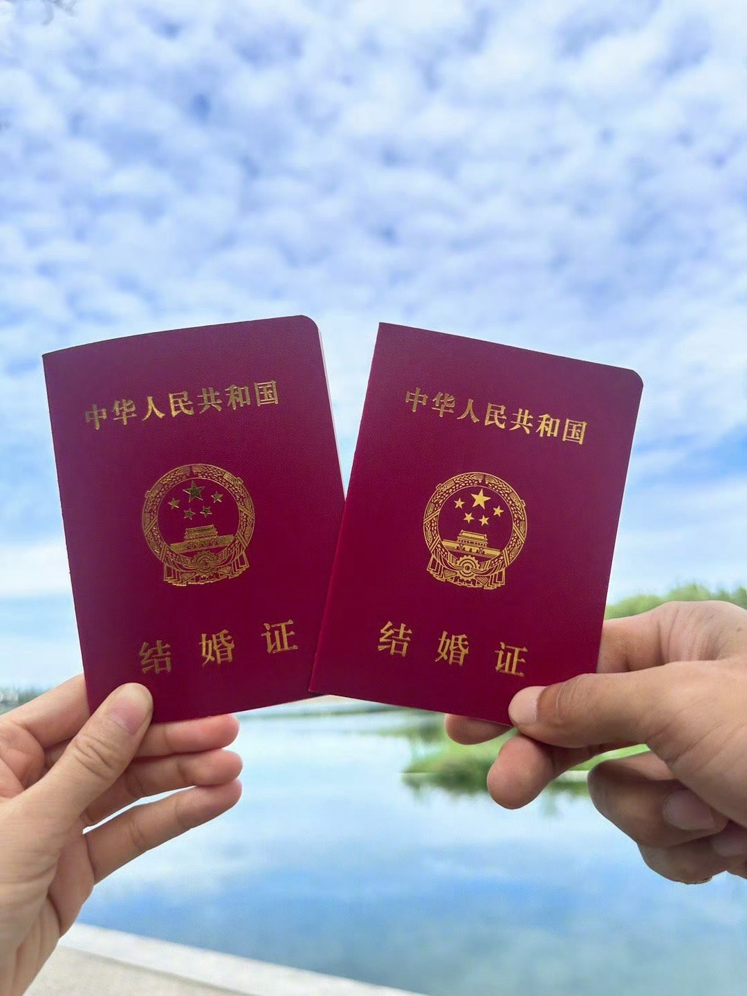 吴谨言今日官宣与洪尧结婚，不是吧不是吧，这太惊讶了，但还是要祝福 ​​​