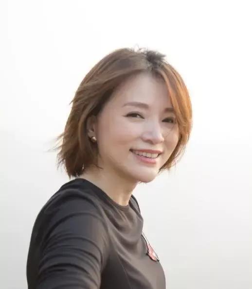 董卿
休闲照