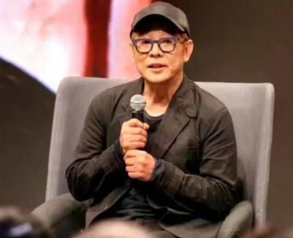功夫巨星李连杰，引发热议！

11月16日，60岁的功夫巨星李连杰，高调现身活动