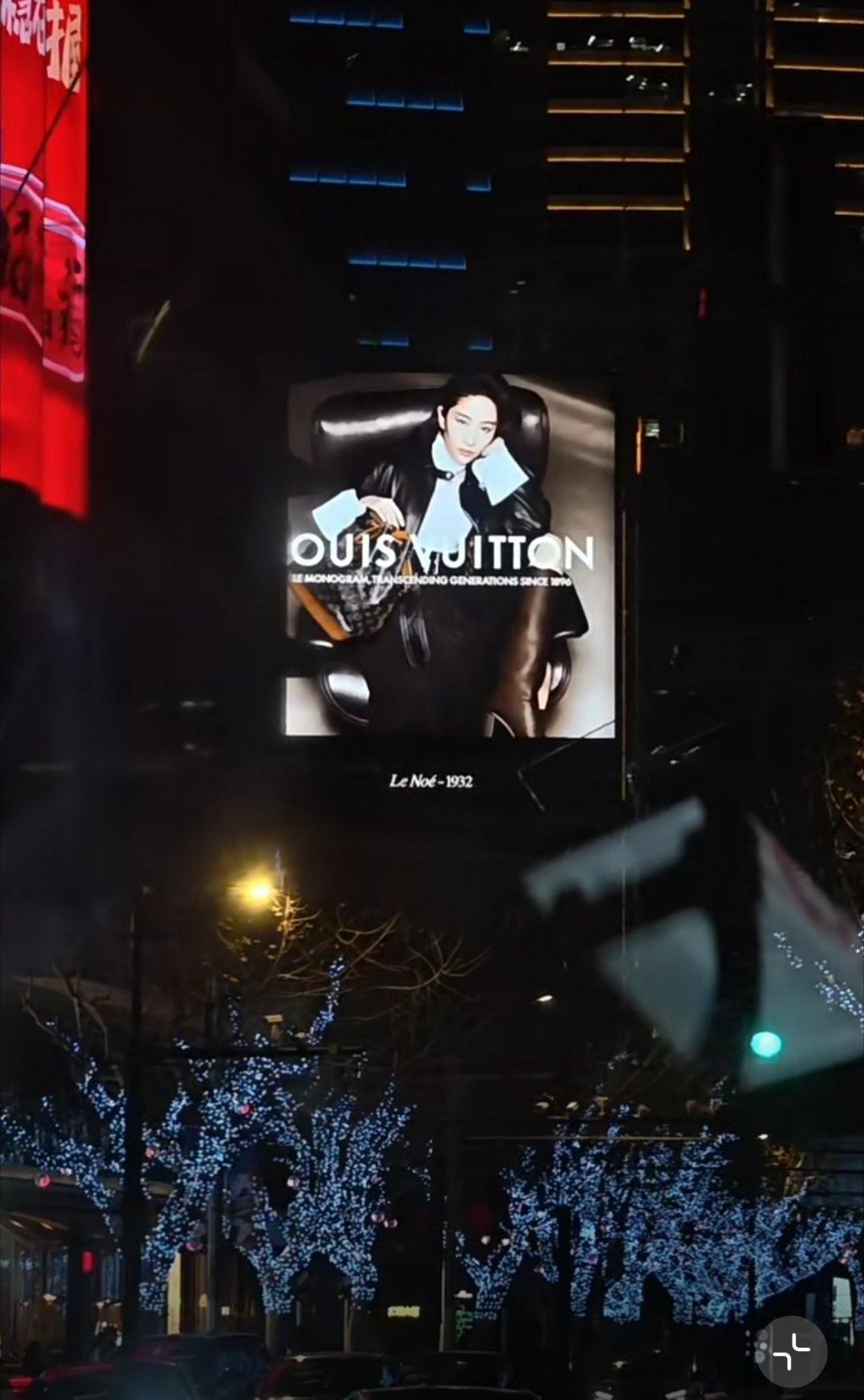 夜上海，网友路过刘亦菲 LV Monogram130周年全球广告硬广地广