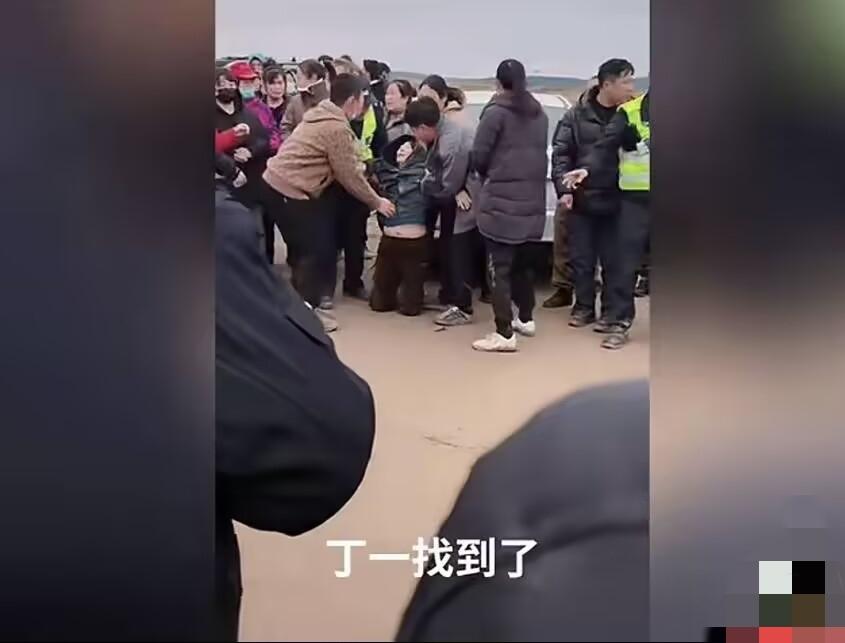 丁一找到了
奶奶下跪磕头
东北人太团结了！看直播的时候，看到吉林，黑龙江， 内蒙