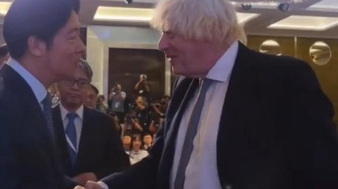 英国前首相约翰逊正在窜访台湾地区！
 
根据台媒、路透社等媒体的报道，英国前首相