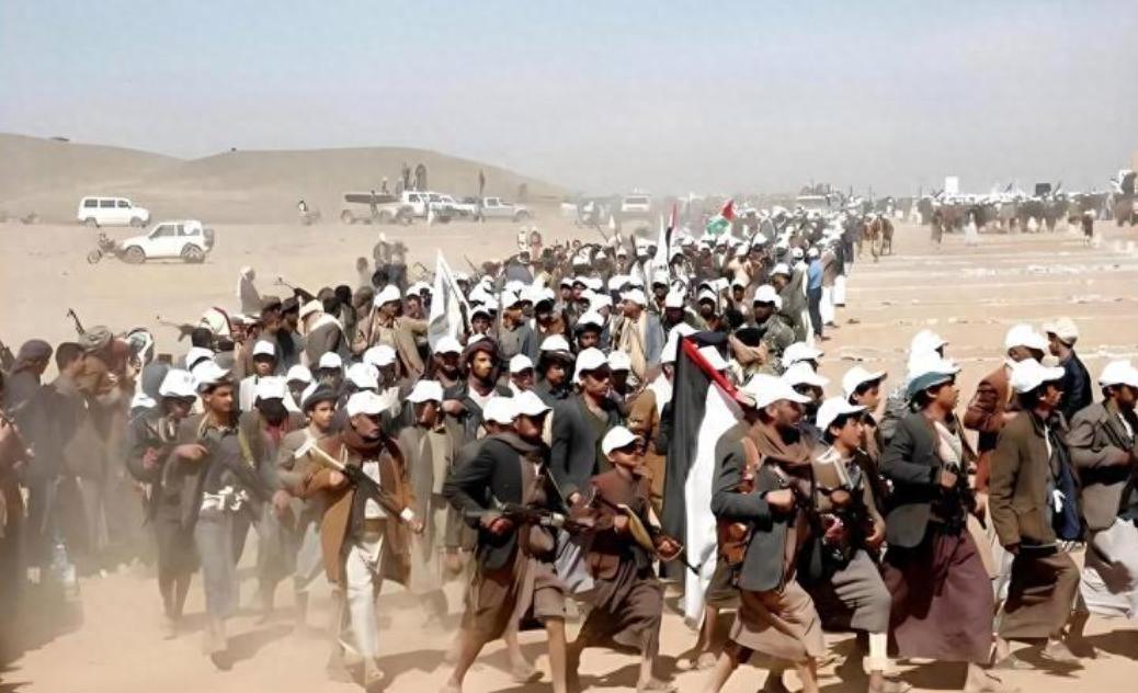 谁能想到？前脚美国高官还在信誓旦旦地说绝对不打地面战，后脚大批美军陆战队就悄悄压