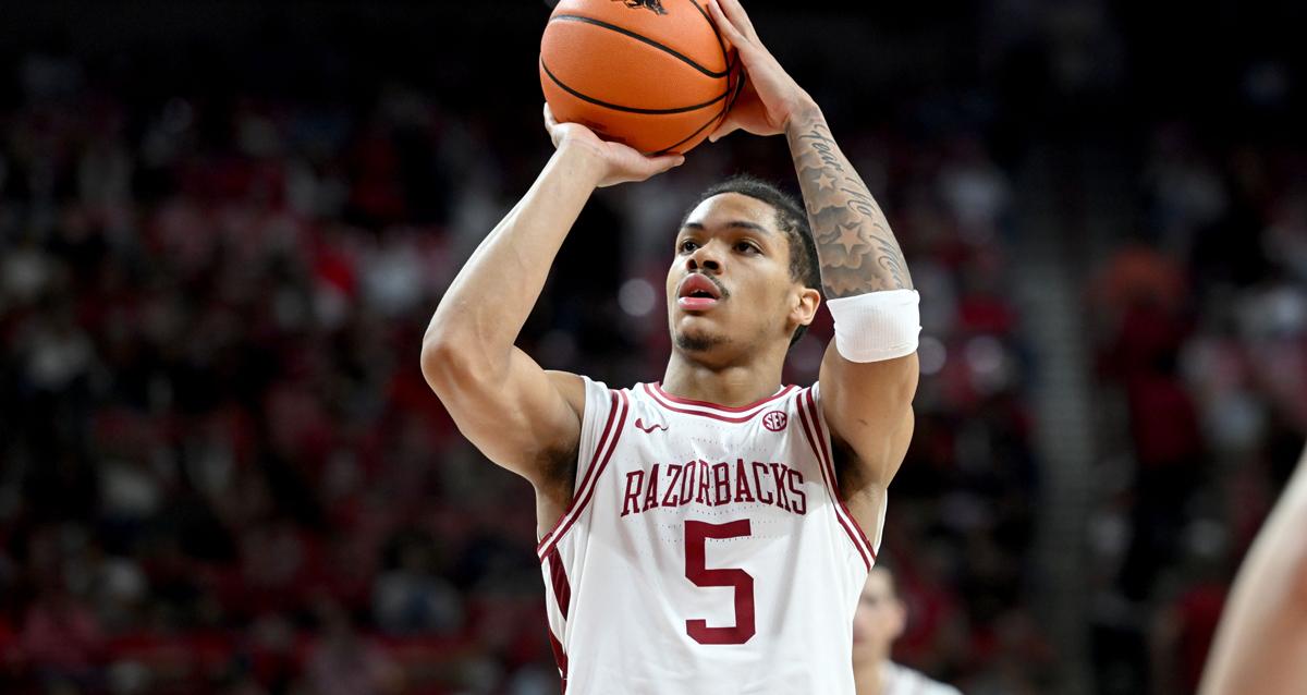 阿肯色大学篮球队后卫达里厄斯·阿卡夫与锐步达成签名鞋合同。据品牌篮球部门负责人吉