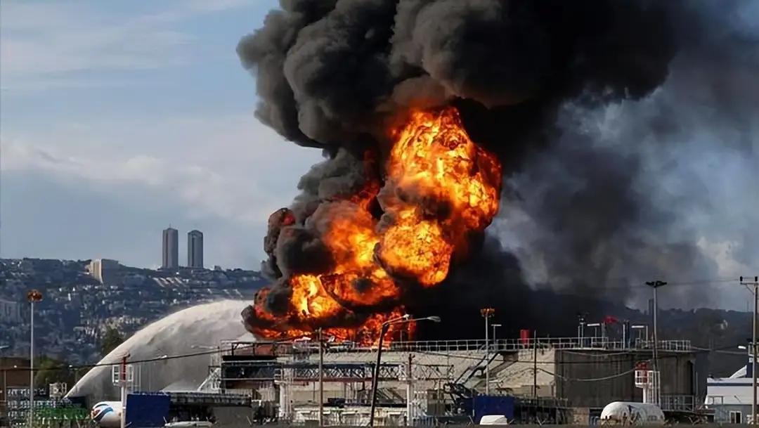 他们为啥还躲在背后，为啥还不动手，难道不知道这是出击的最好机会吗？

中东这块饱