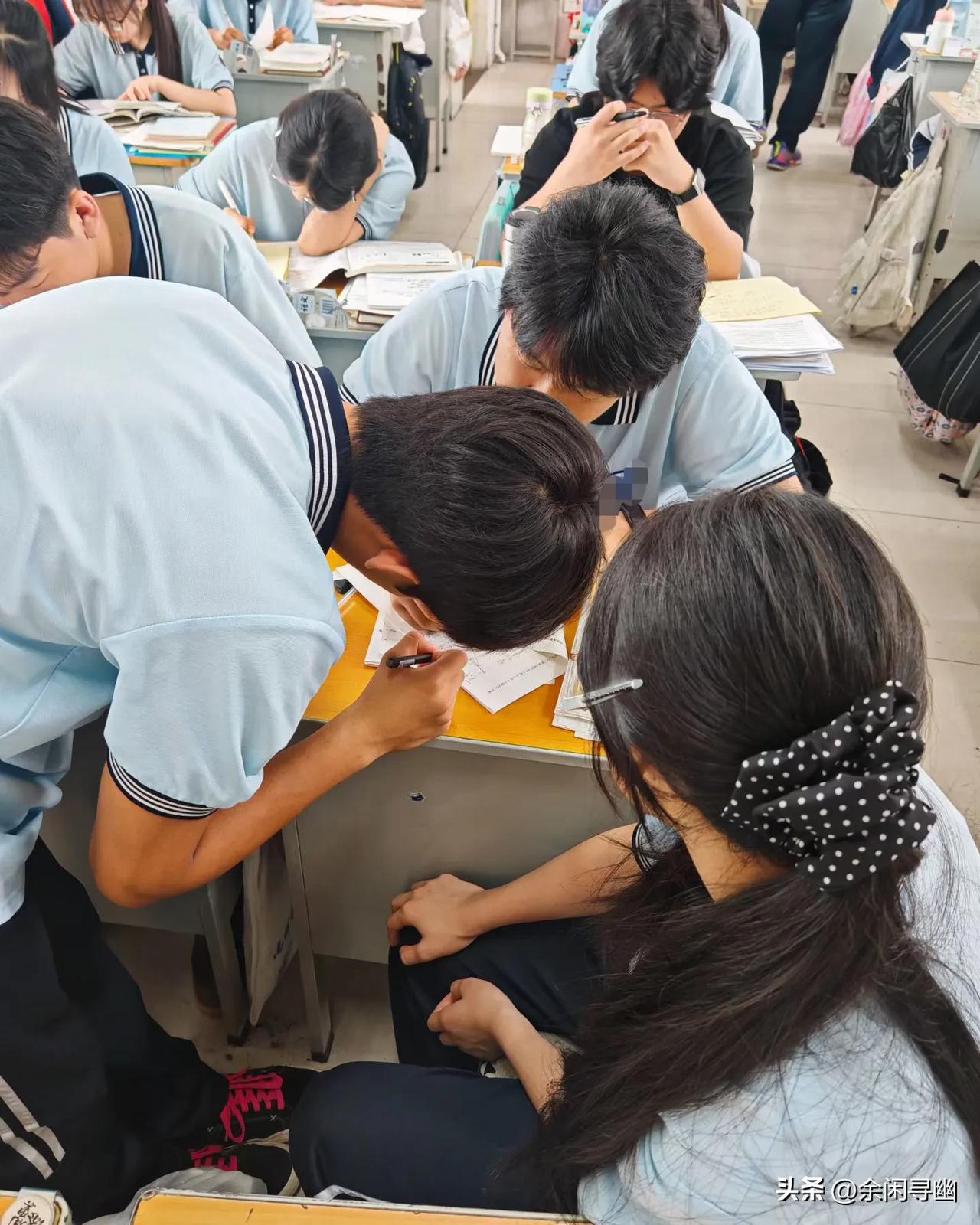 到了高中，你会发现

500分以下的孩子，存在以下突出问题：

1、语文、数学和