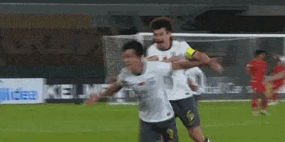 我看转圈就是对的啊，一转圈对面后卫一下就被降智了，再接个版本最强的金低射，FC2