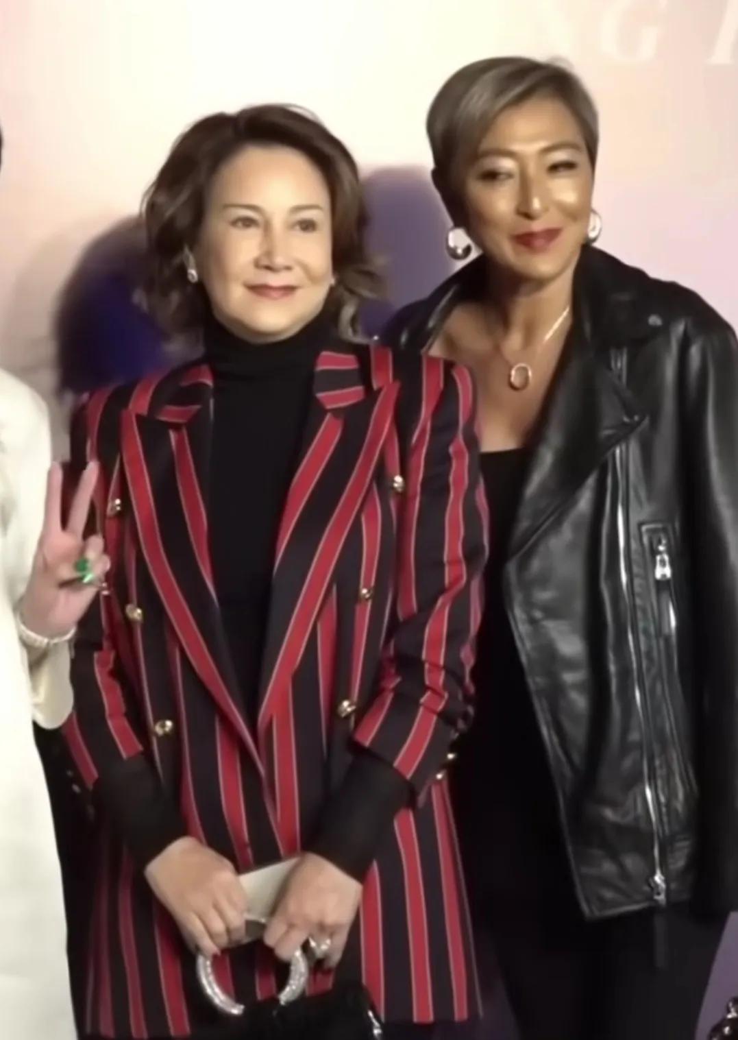 甄妮久违亮相，出席好友生日会，71岁的她看起来状态很好，真的是耐看的大美女，现在