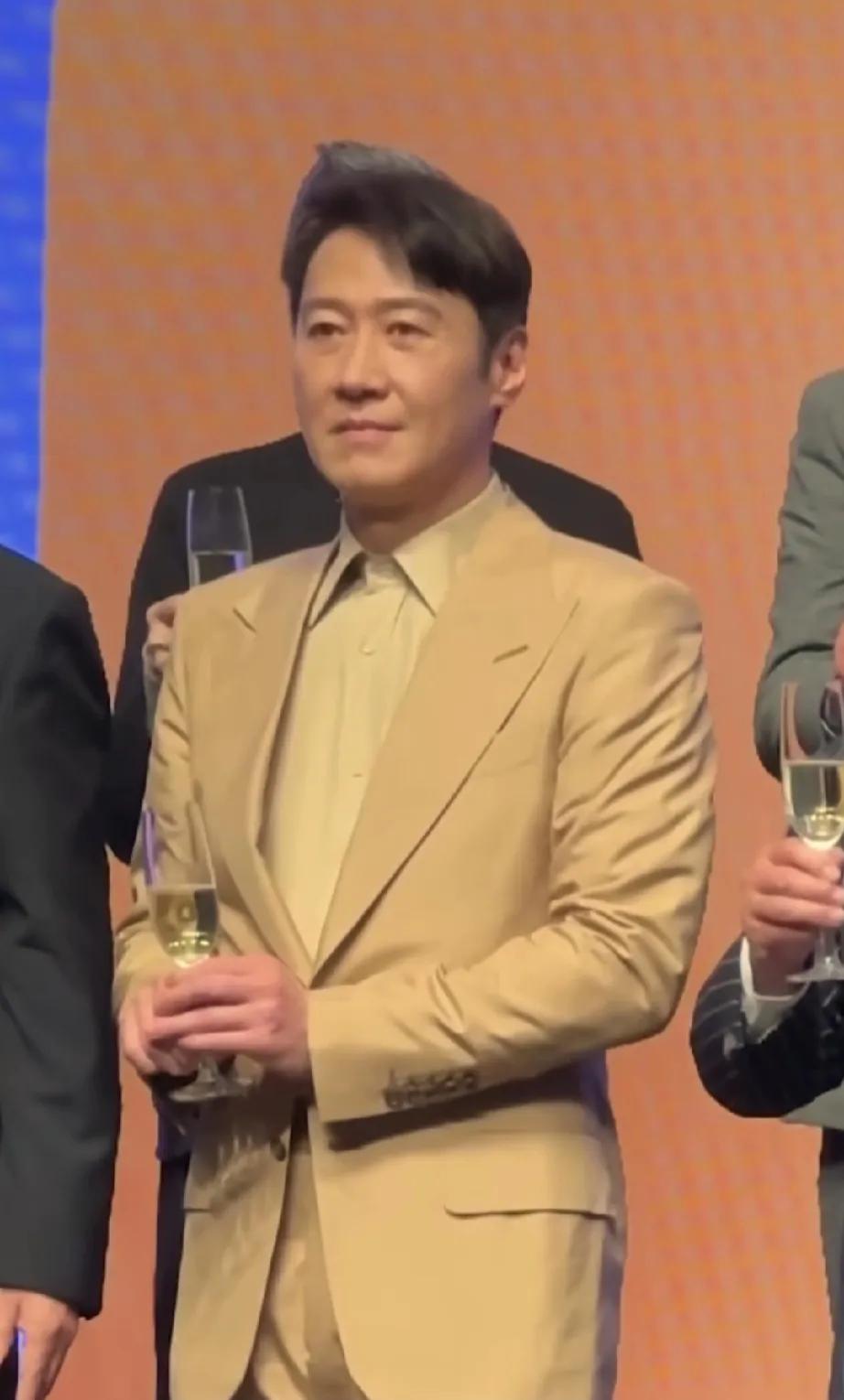 黎明没动过就是自然，想想古校长那真的可惜了
四大天王综合最最帅的  就是他
四大