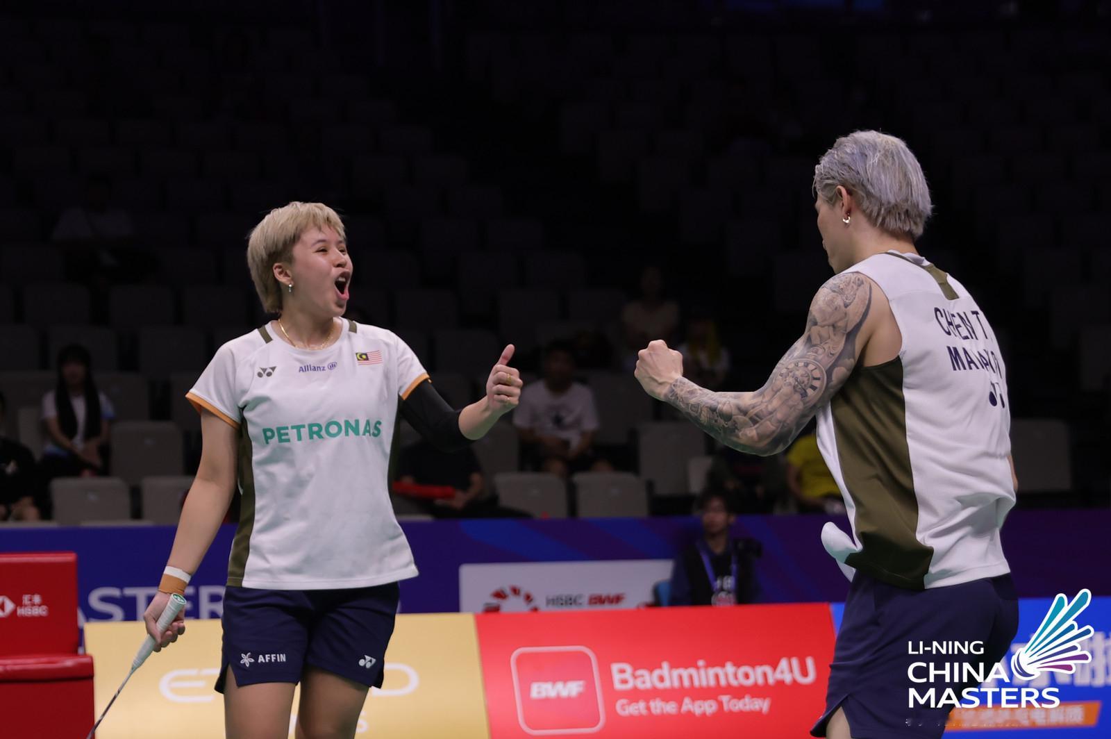 陈堂杰/杜依蔚🇲🇾 21-12、12-21、21-17 🇭🇰邓俊文/谢影