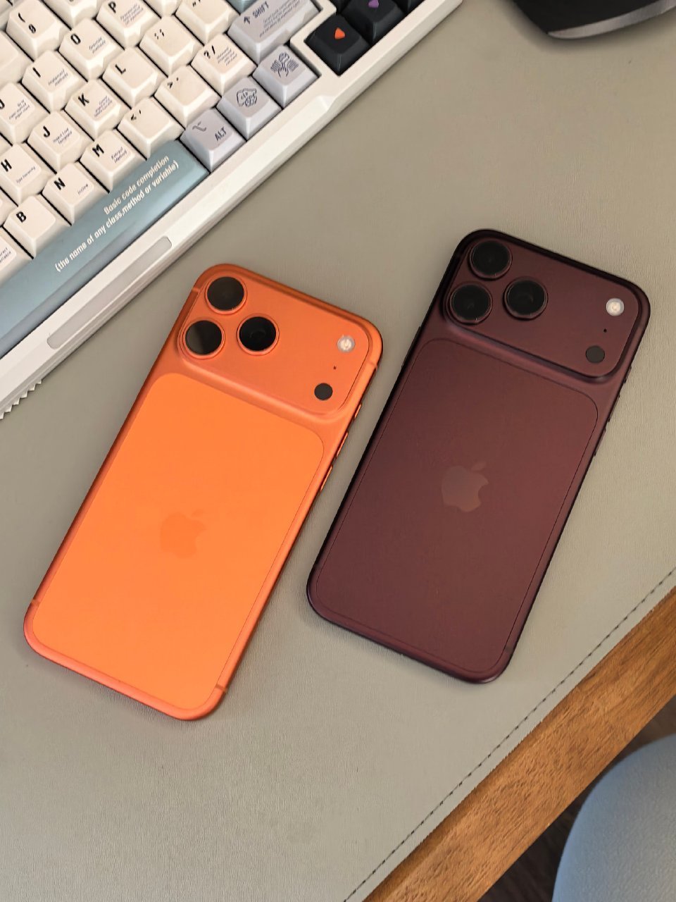 iPhone17Pro和18Pro外观对比只能靠颜色来区分哪个是17Pro哪个是