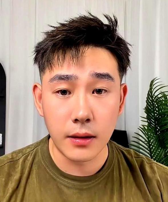 隐瞒婚史？失信被执行？8月12日，前国旗护卫队班长被前女友逼到发声，交往2年后，
