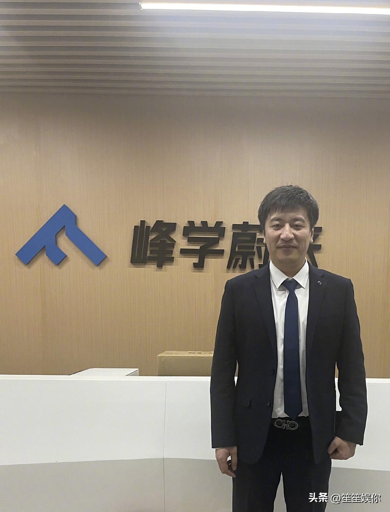 张雪峰公司的估值，全绑在他一个人身上。失去最强IP，没有造血能力，只剩纯消耗。房