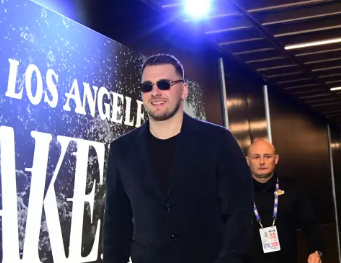 东契奇：詹姆斯非常职业，我从他身上学到了很多东西