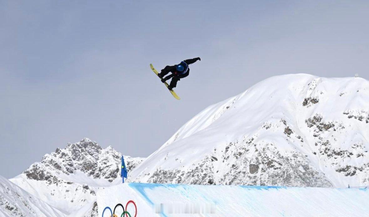 苏翊鸣金牌苏翊鸣在2026米兰-科尔蒂纳冬奥会男子单板滑雪坡面障碍技巧赛中夺得金