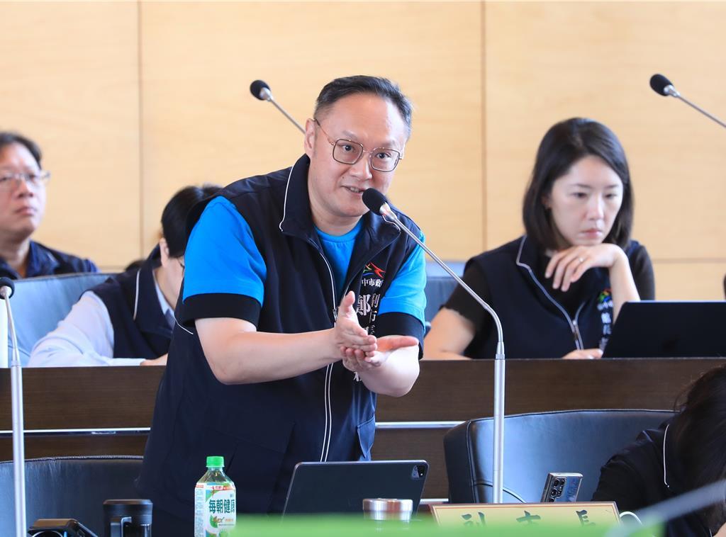 台中市副市长郑照新再开撕！轰赖清德拿“台中”2字杠287万人
身兼民进党主席的赖