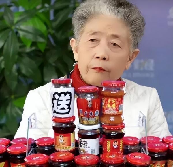 一瓶辣酱卖了三十年，人心却在一夜之间凉了。
9月24号，贵阳，贵州省质量发展大会