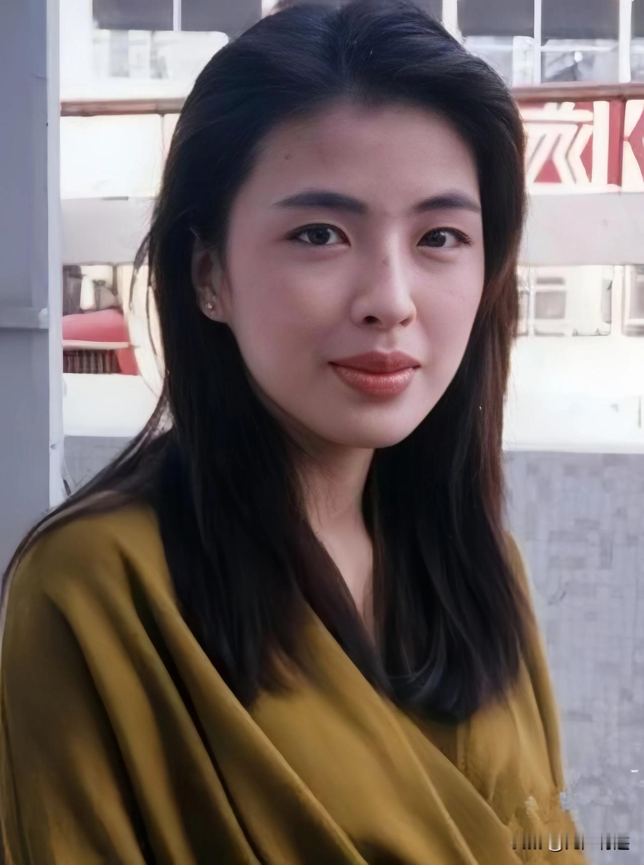 罗美薇，歌神张学友的夫人，很漂亮，王祖贤和朱玲玲的结合体！

感觉张学友捡了个大