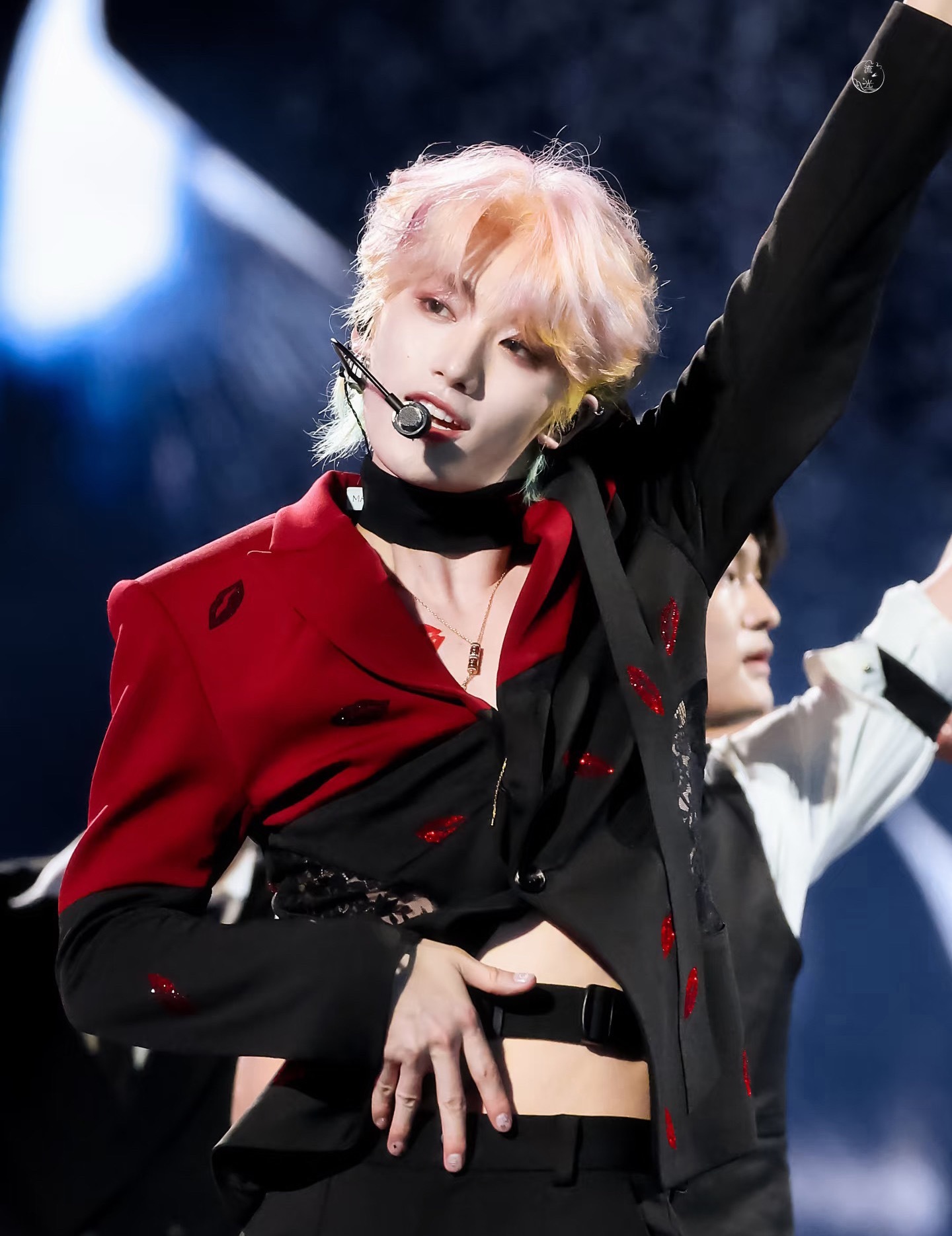 丁程鑫不愧是hi6舞担丁程鑫不愧是你好星期六舞担，舞台上跳起舞来闪闪发光，爱看，