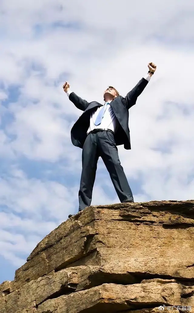 当今社会，最厉害的10种人！1、饮料、啤酒一口都不喝。2、不熬夜，22点前必须睡